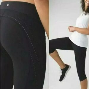 LULULEMON 2015 Stop At Nothing Crop 10 Black Running Jogging Reflective EUC B32